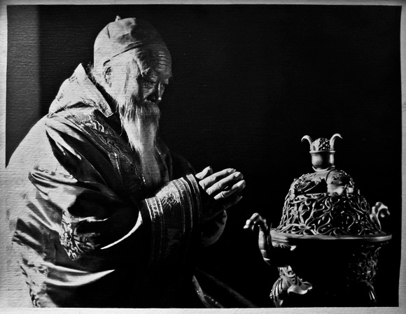 Daoist monk and boshanlu (C. Lemunyon, photographer)