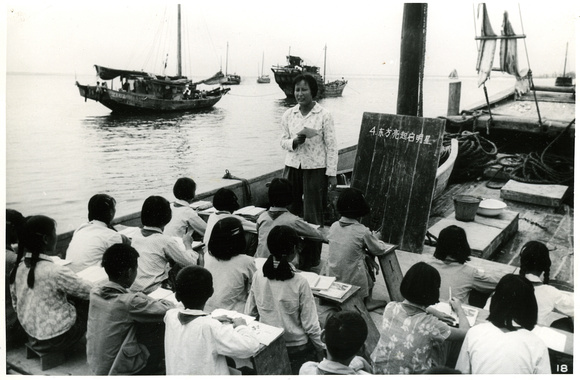 Conducting class on boats for the sons and daughters of fishermen's families on Hainan Island