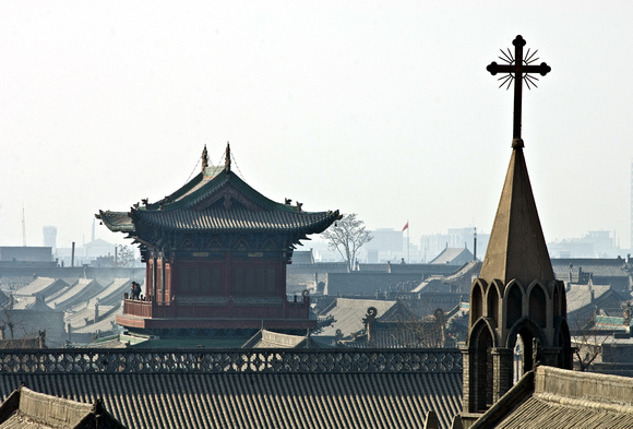 Pingyao (church tower and roof of the Confucius tempel)