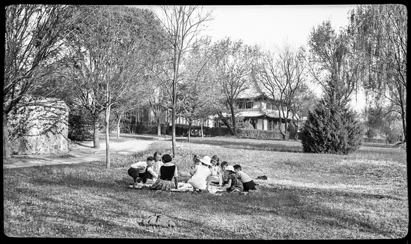 Kids picnic Yenching [University]