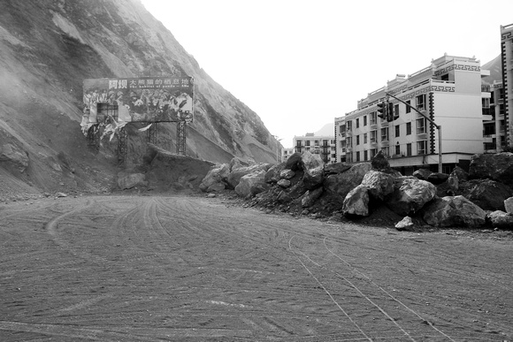 The southern end of Wenchuan, still blocked by huge boulders