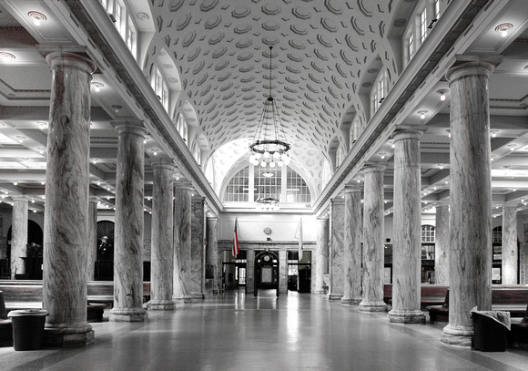 Waiting hall of the Utica railway station (Renaissance style structure, dated 1913/14) I