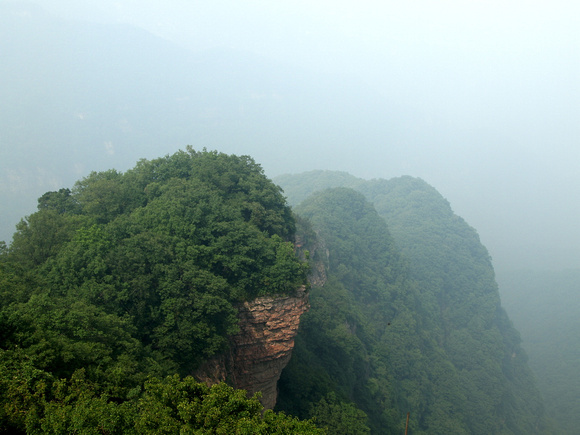 View towards the peaks below the Tiantan peak