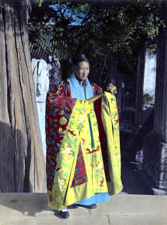 Example of a color(ized) photograph of a Daoist priest (John D. Zumbrun). Most probably Beijing.